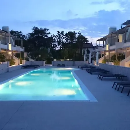 Lido Centro Con Piscina Apartment Lido di Jesolo